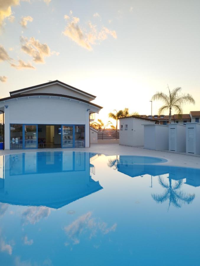 Icaro Residence Apartments With A Beautiful Pool Sant'Agata di Militello Luaran gambar