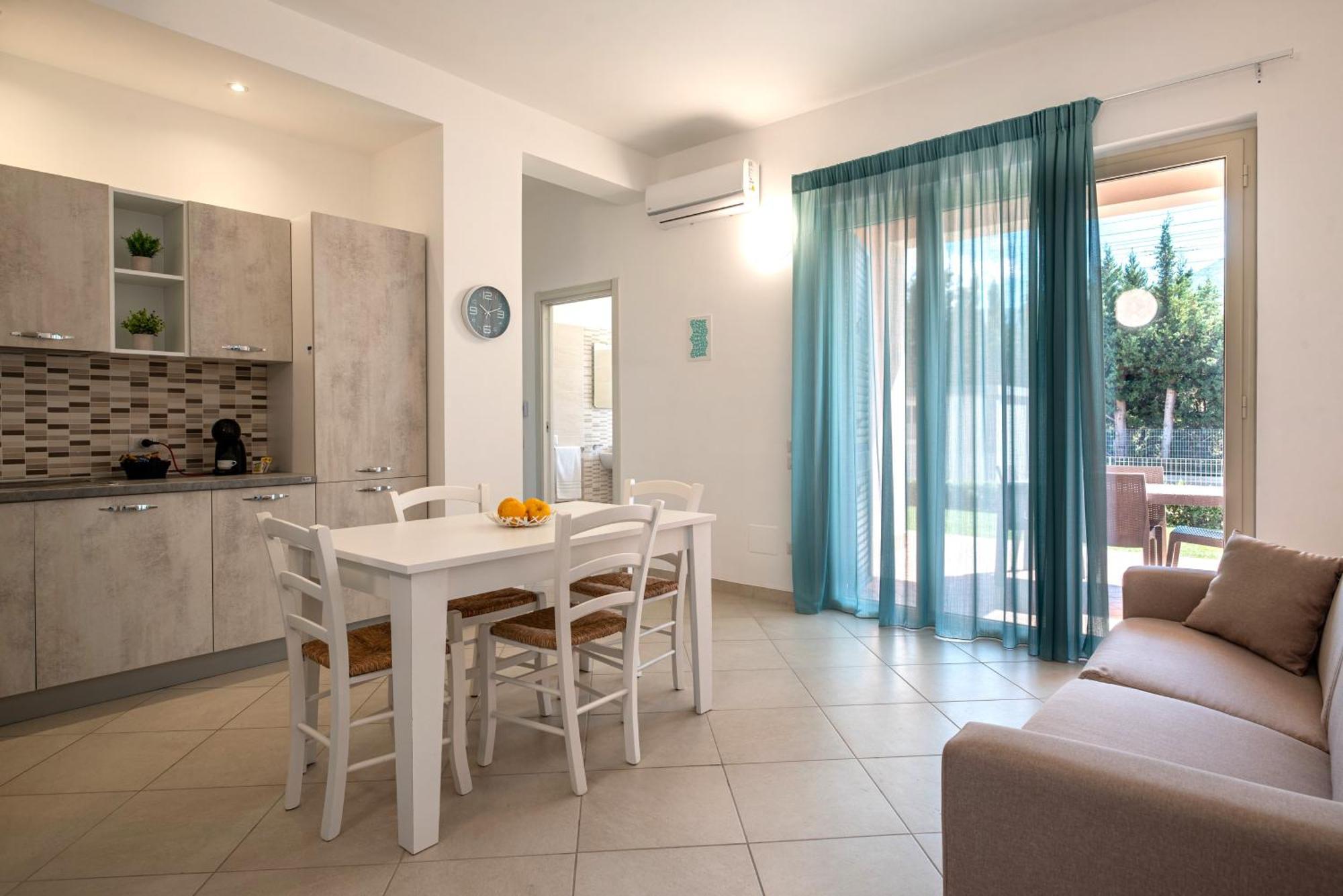 Icaro Residence Apartments With A Beautiful Pool Sant'Agata di Militello Luaran gambar