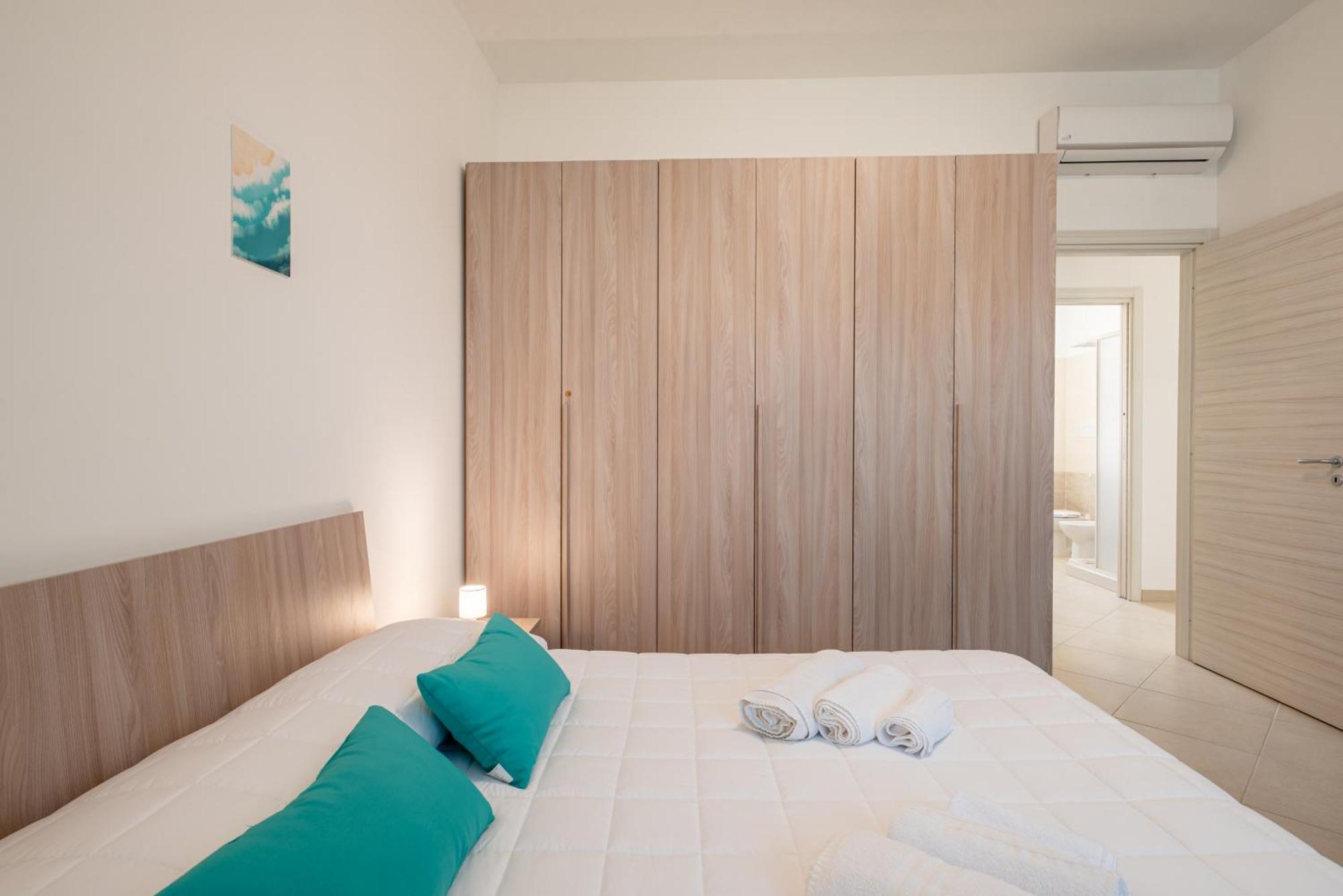 Icaro Residence Apartments With A Beautiful Pool Sant'Agata di Militello Luaran gambar