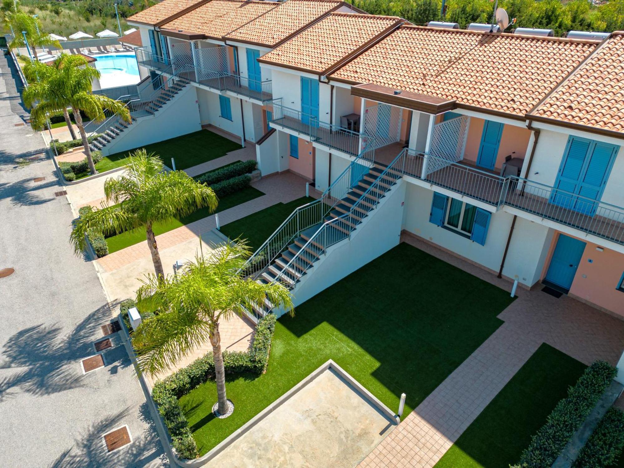 Icaro Residence Apartments With A Beautiful Pool Sant'Agata di Militello Luaran gambar