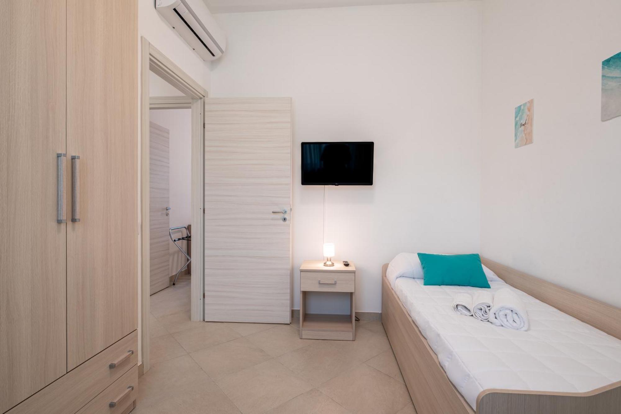 Icaro Residence Apartments With A Beautiful Pool Sant'Agata di Militello Luaran gambar