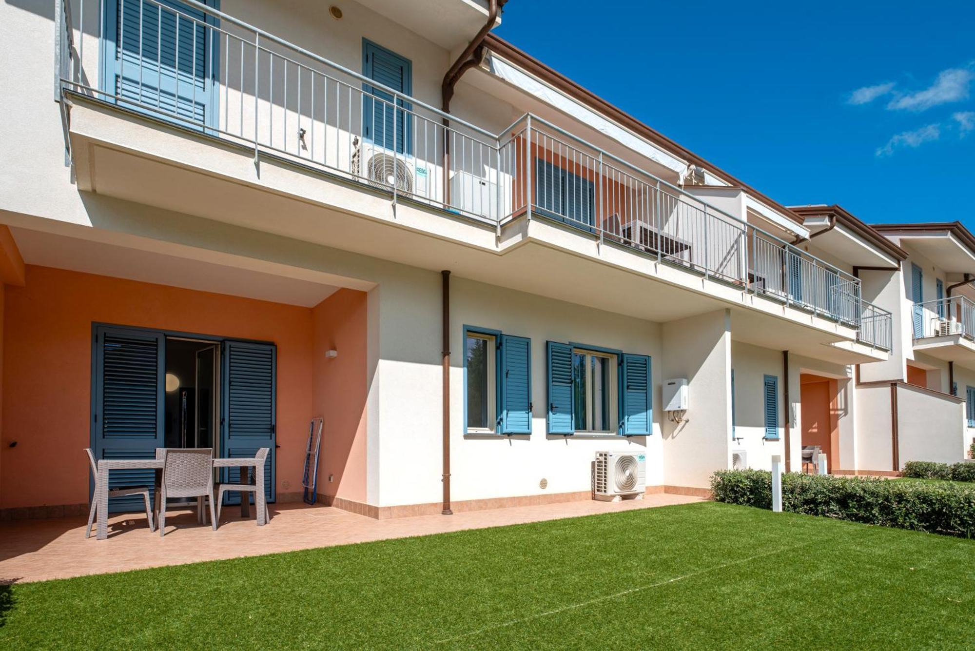 Icaro Residence Apartments With A Beautiful Pool Sant'Agata di Militello Luaran gambar