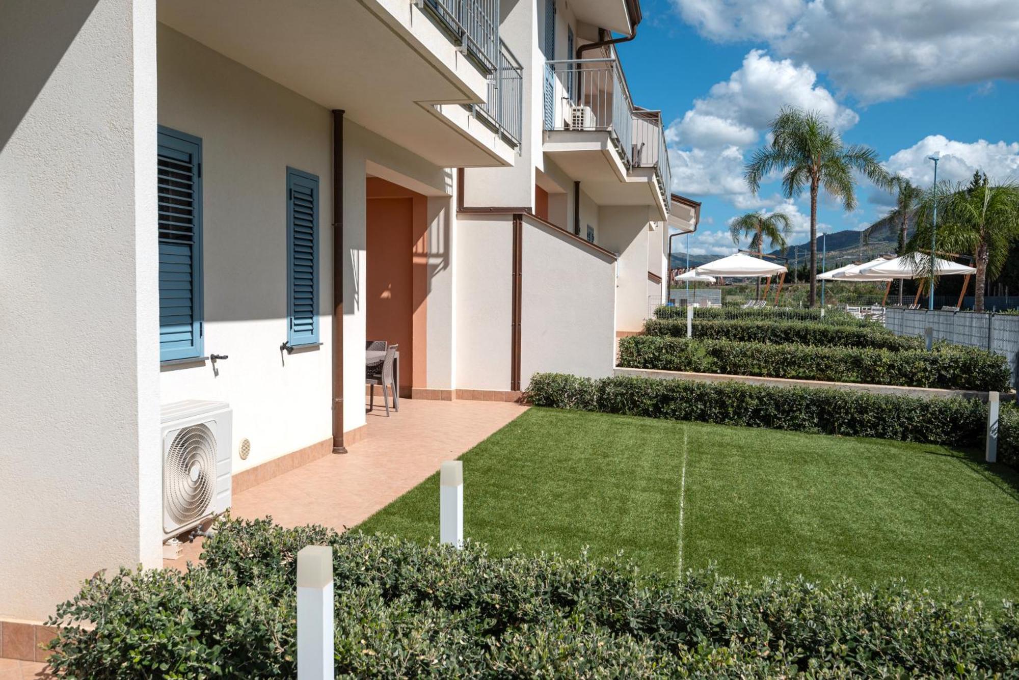 Icaro Residence Apartments With A Beautiful Pool Sant'Agata di Militello Luaran gambar