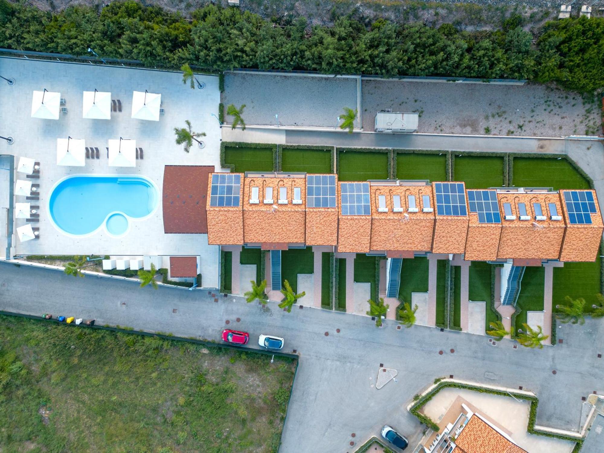 Icaro Residence Apartments With A Beautiful Pool Sant'Agata di Militello Luaran gambar