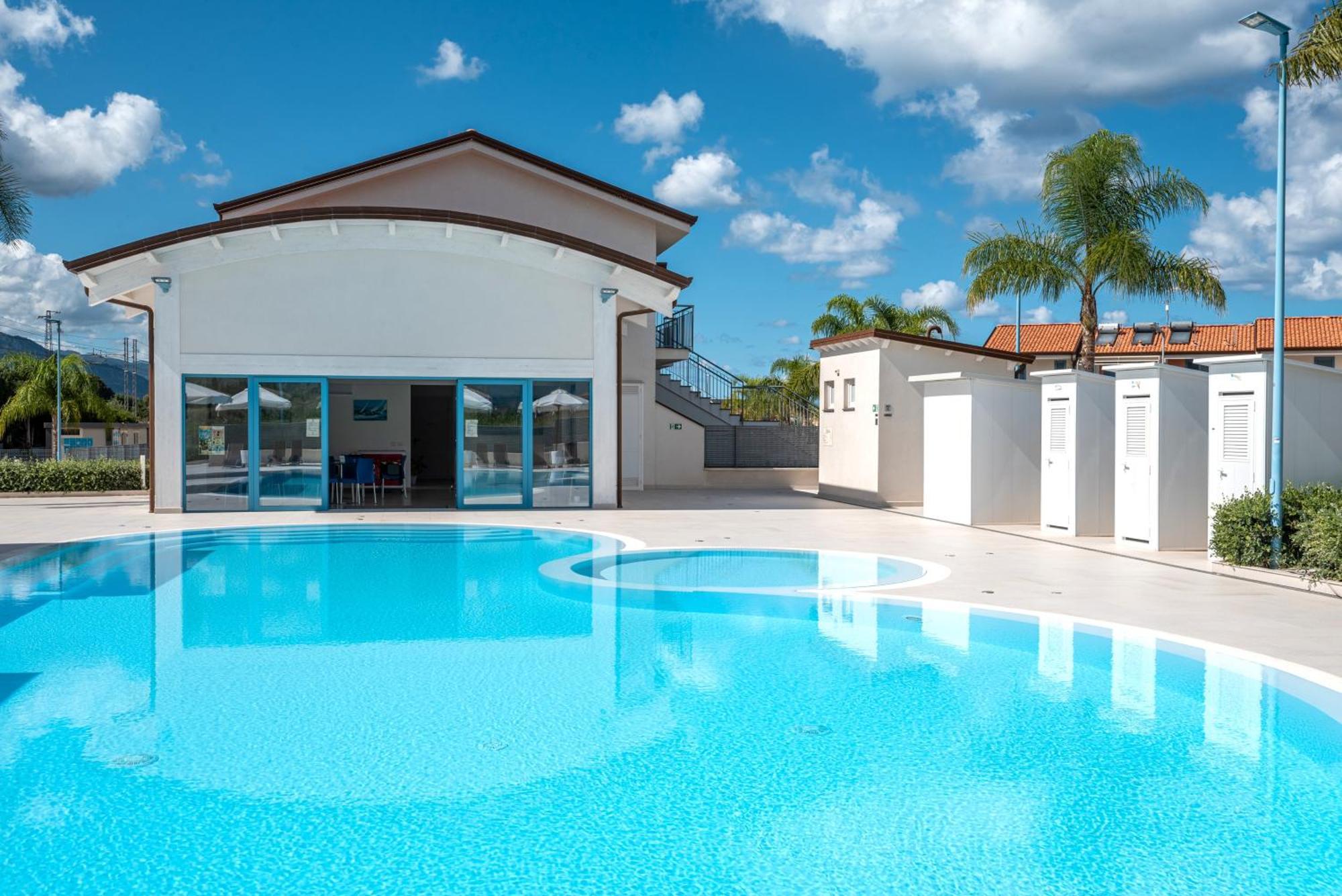 Icaro Residence Apartments With A Beautiful Pool Sant'Agata di Militello Luaran gambar