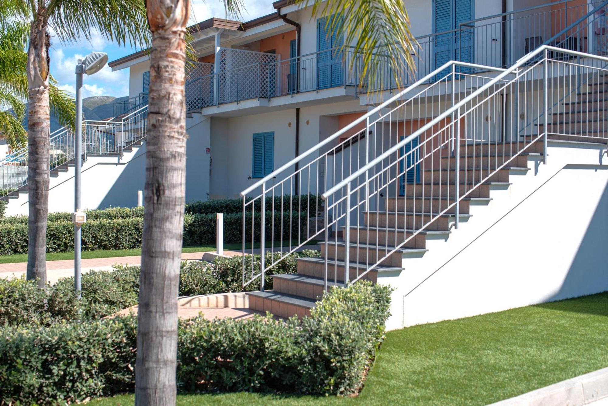 Icaro Residence Apartments With A Beautiful Pool Sant'Agata di Militello Luaran gambar