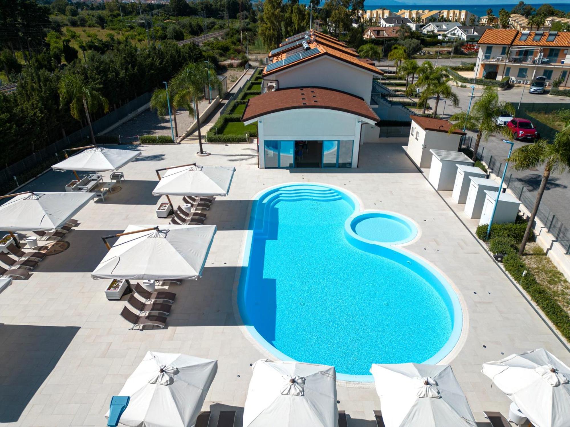 Icaro Residence Apartments With A Beautiful Pool Sant'Agata di Militello Luaran gambar