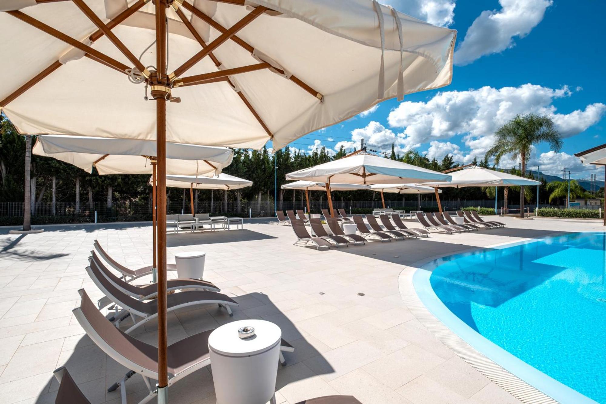 Icaro Residence Apartments With A Beautiful Pool Sant'Agata di Militello Luaran gambar