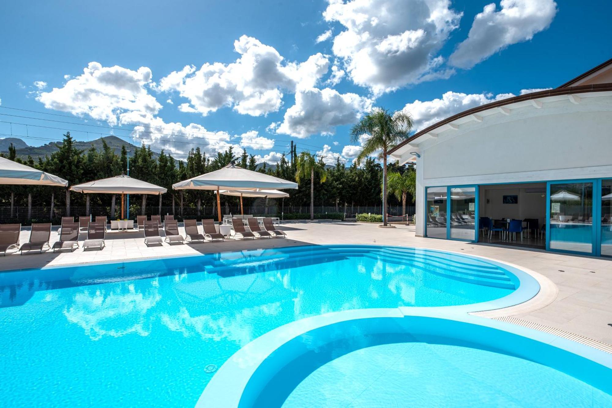 Icaro Residence Apartments With A Beautiful Pool Sant'Agata di Militello Luaran gambar