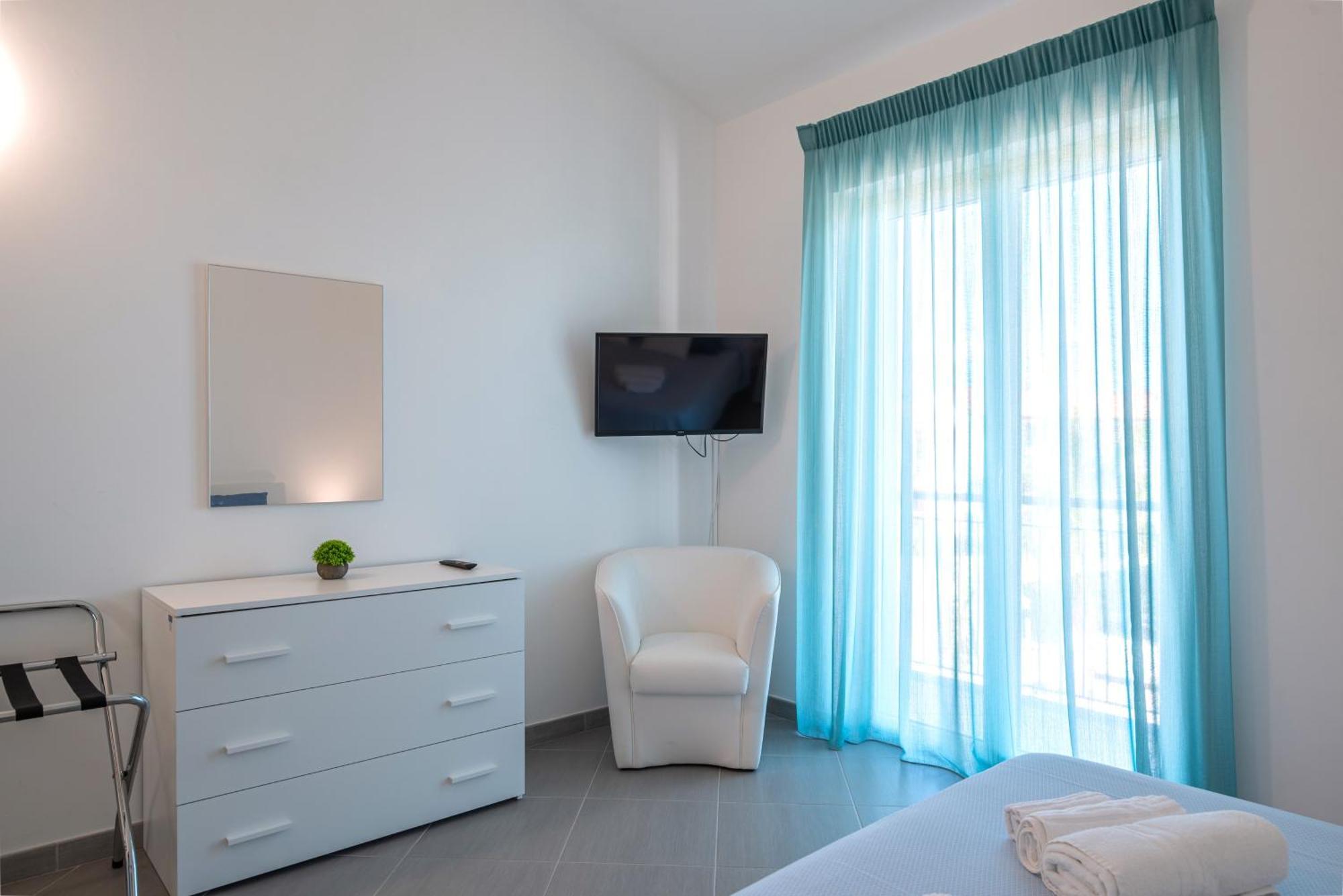 Icaro Residence Apartments With A Beautiful Pool Sant'Agata di Militello Luaran gambar