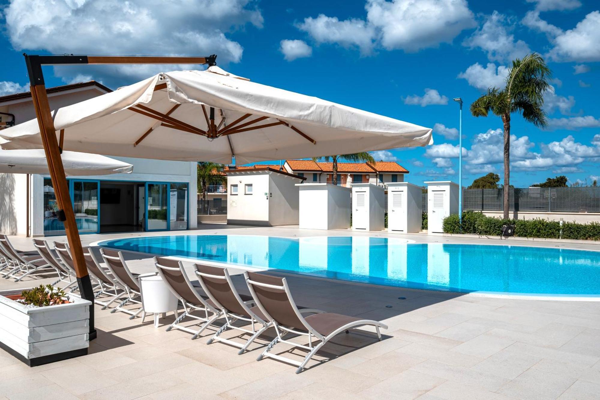 Icaro Residence Apartments With A Beautiful Pool Sant'Agata di Militello Luaran gambar