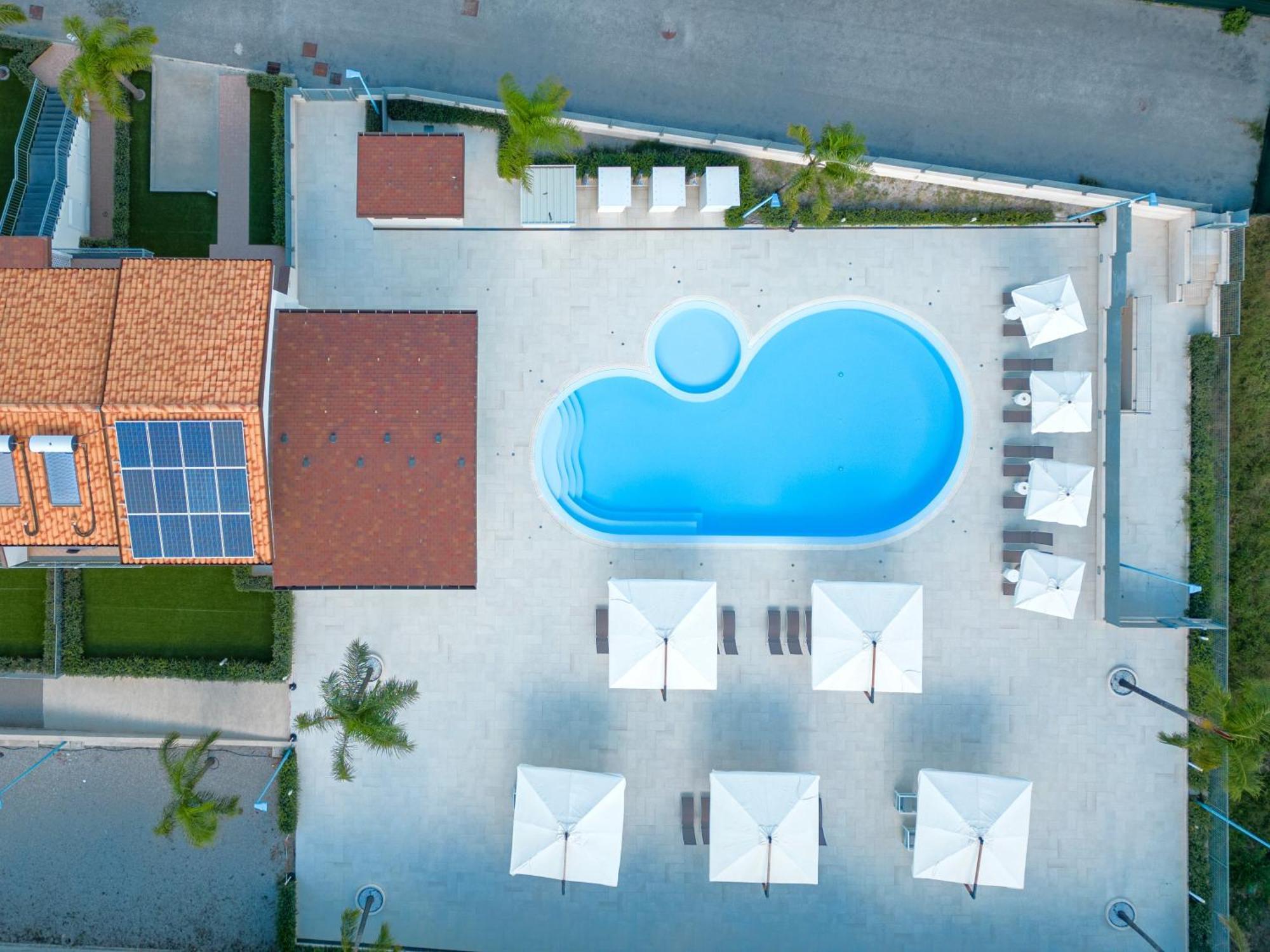 Icaro Residence Apartments With A Beautiful Pool Sant'Agata di Militello Luaran gambar