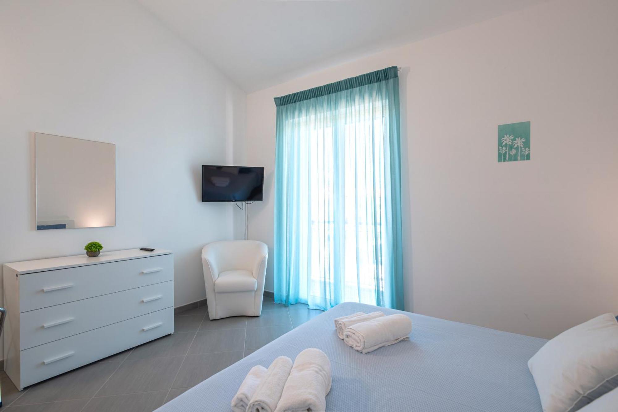 Icaro Residence Apartments With A Beautiful Pool Sant'Agata di Militello Luaran gambar