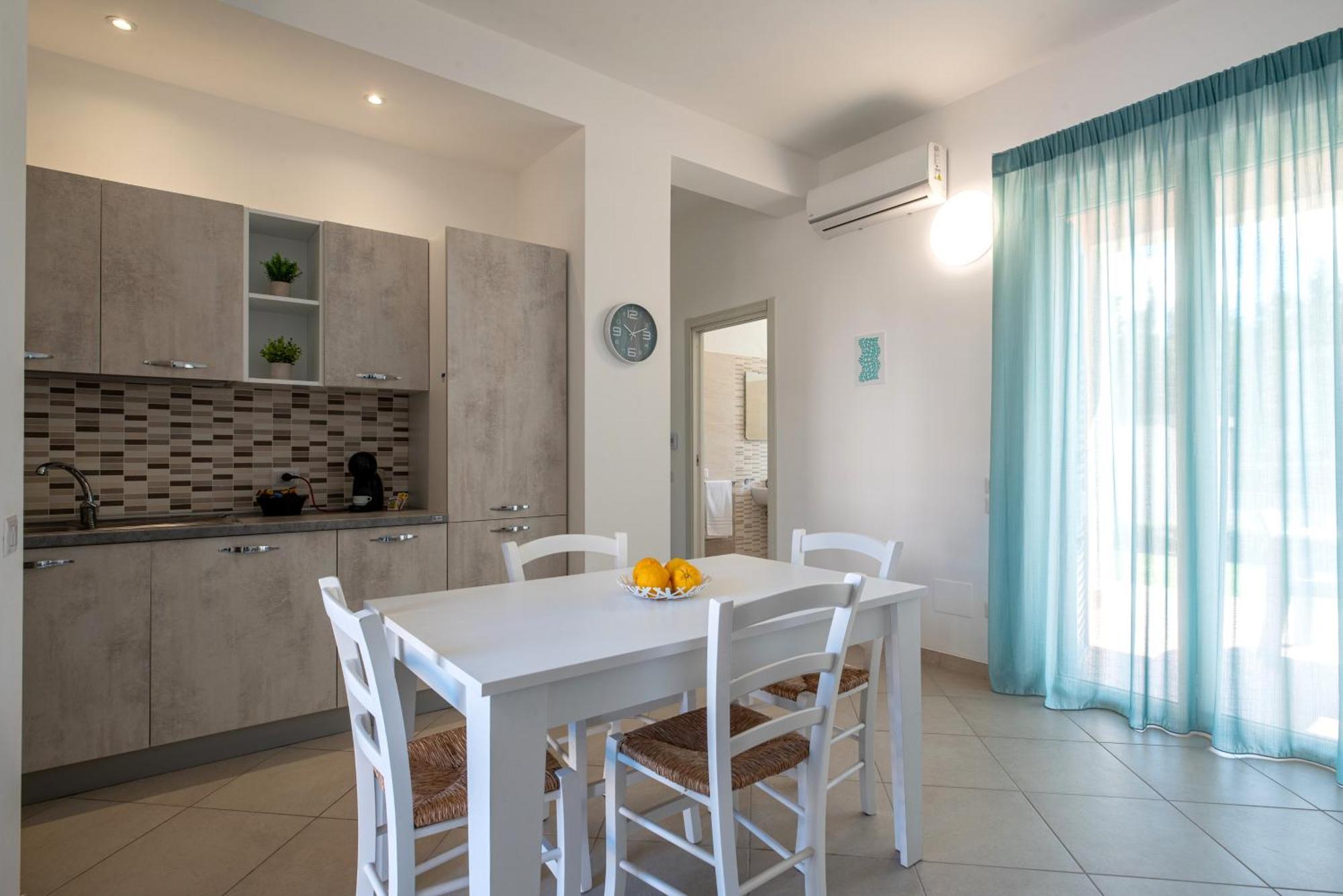Icaro Residence Apartments With A Beautiful Pool Sant'Agata di Militello Luaran gambar