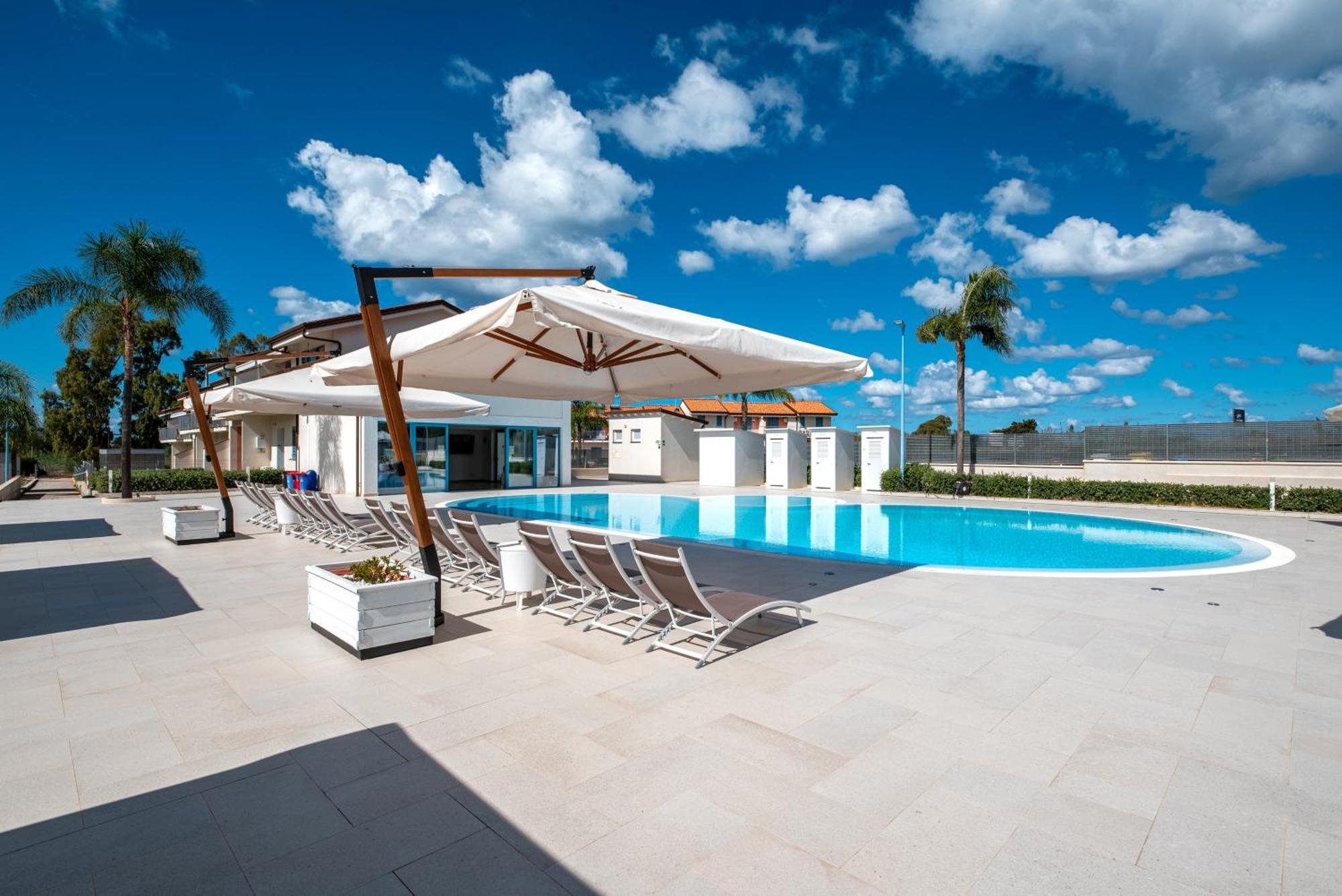 Icaro Residence Apartments With A Beautiful Pool Sant'Agata di Militello Luaran gambar