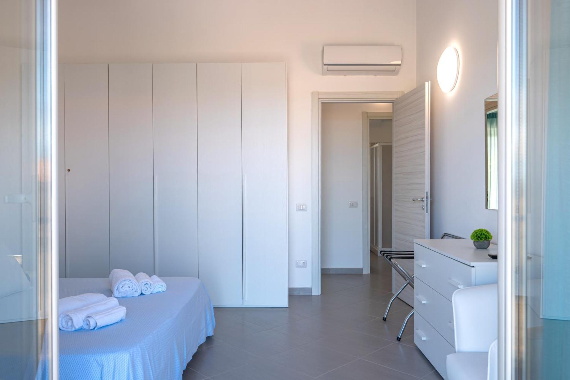Icaro Residence Apartments With A Beautiful Pool Sant'Agata di Militello Luaran gambar